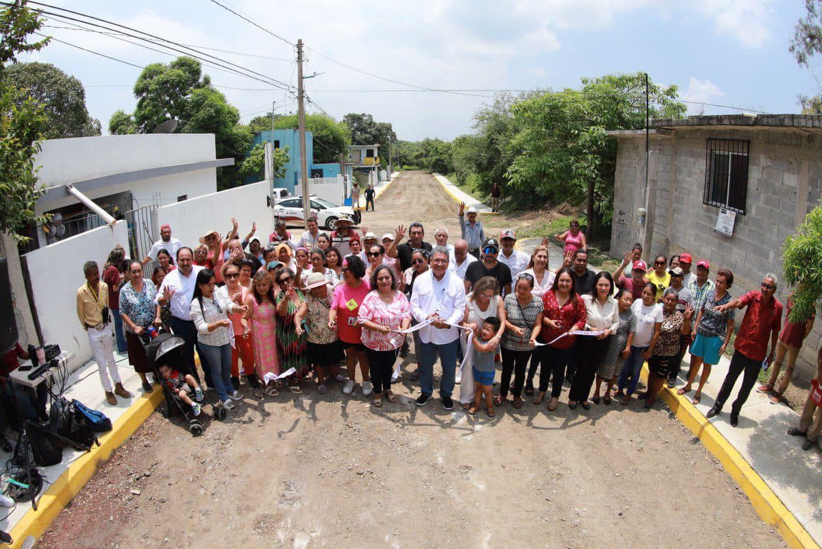 Armando Martínez Moderniza vialidades en la Col. Independencia