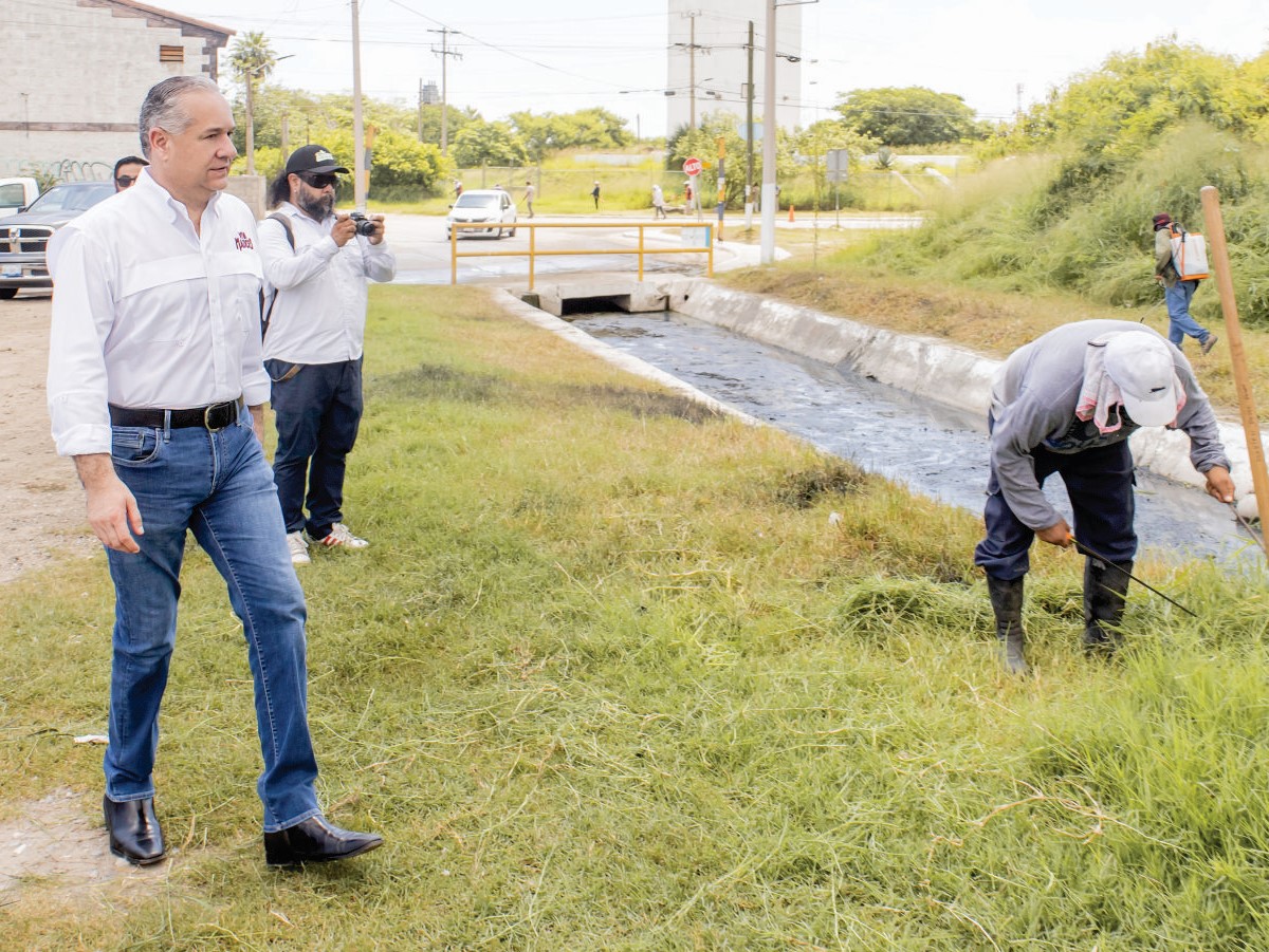 Adrián Oseguera redobla acciones en el mantenimiento de canales