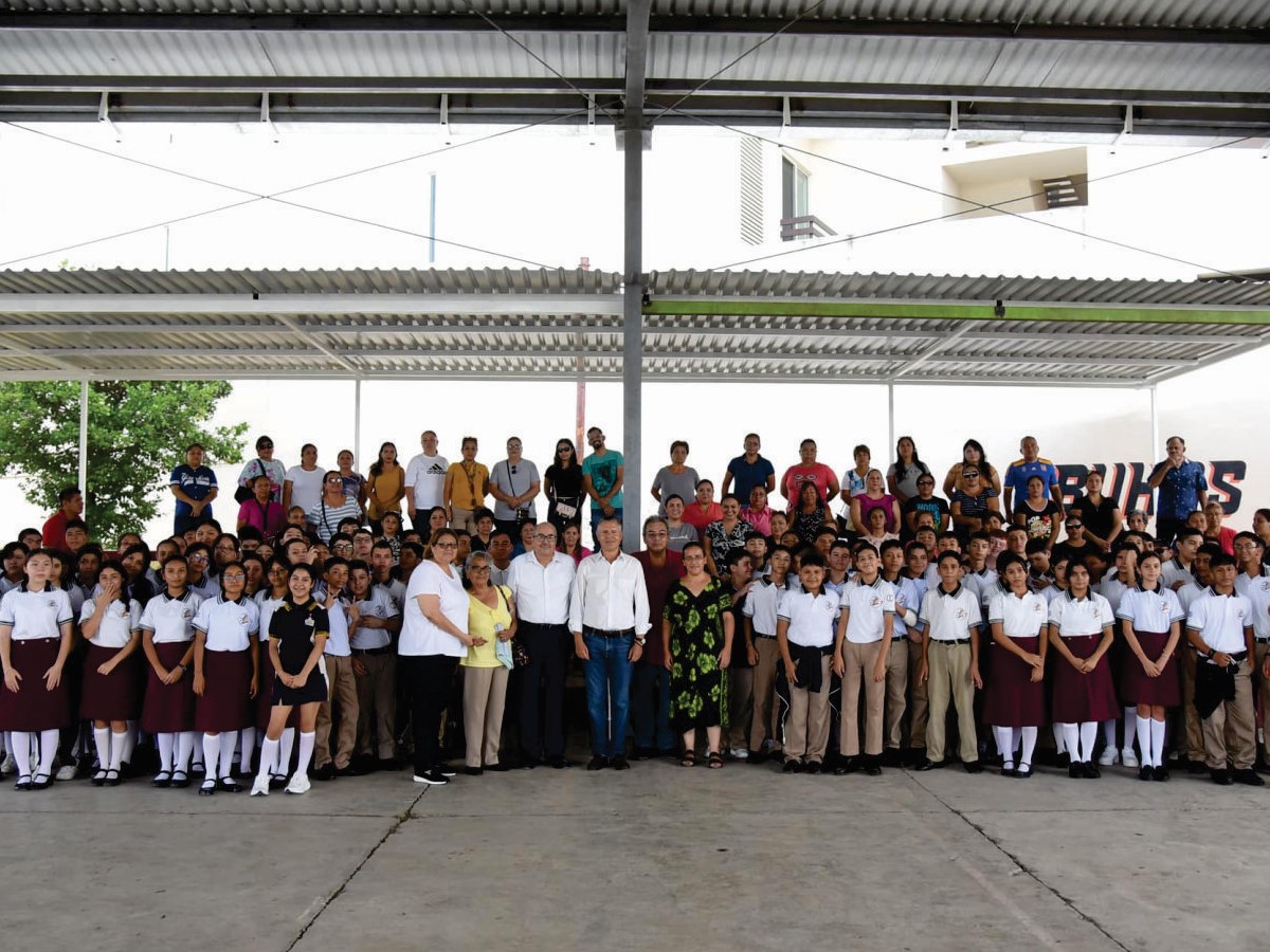 Entrega Chucho Nader Techumbre y Gradas en la Secundaria «Medina Cedillo»