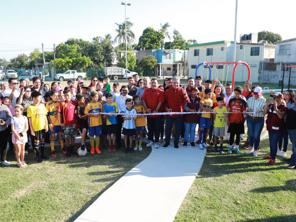 Inaugura Armando Martínez Rehabilitación de un Parque Deportivo