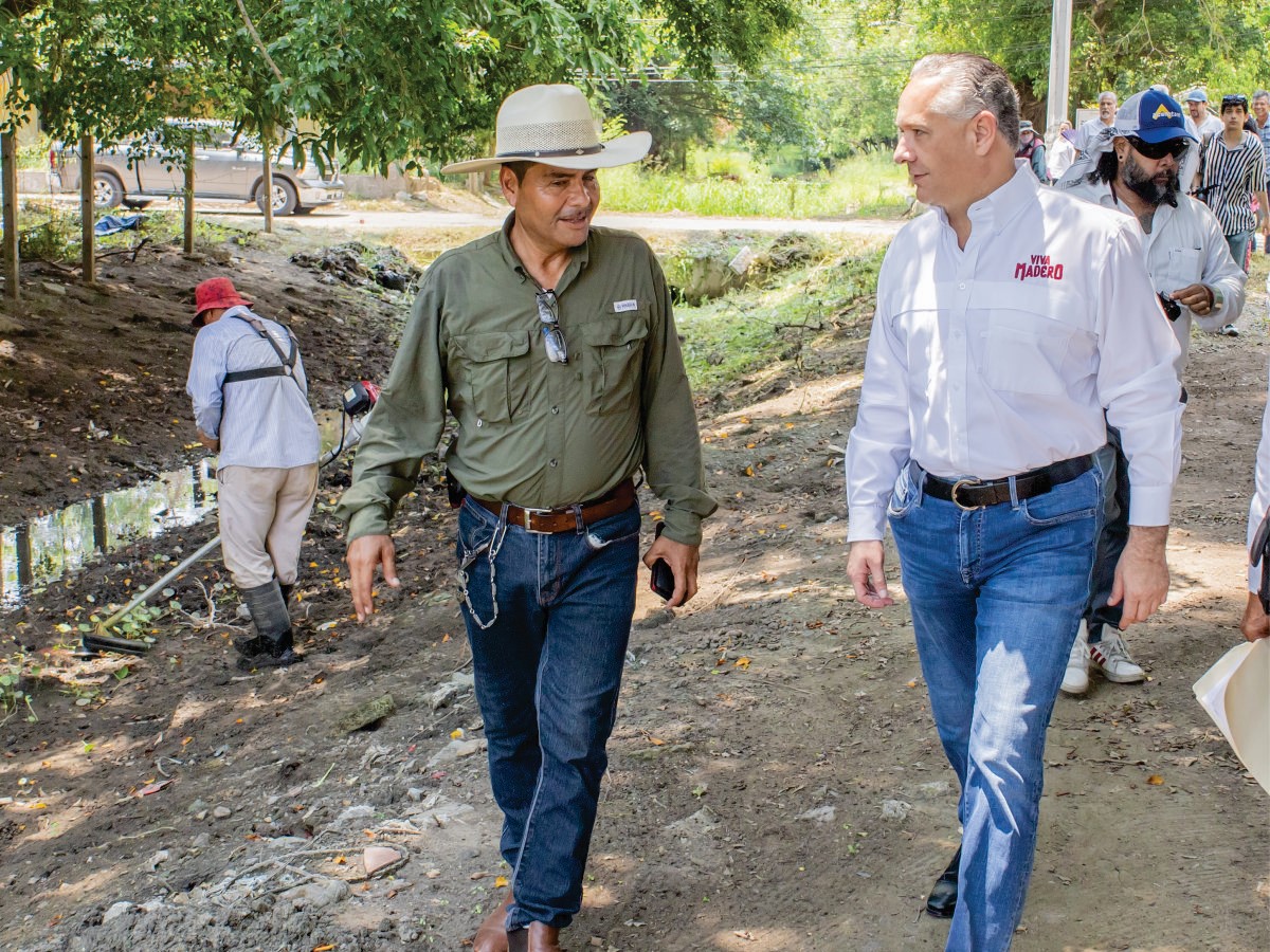 Cuadrillas de Limpieza se despliegan para dar mantenimiento a la red de canales en Ciudad Madero