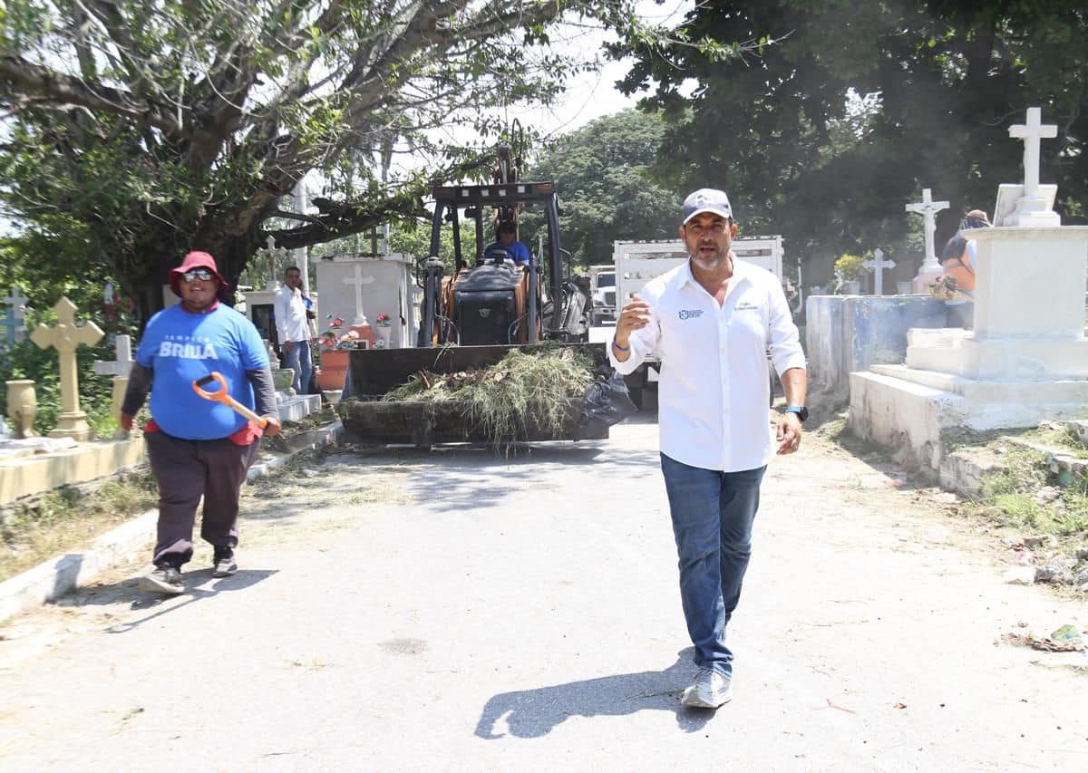 Realizan Amplia Jornada de Limpieza en el Cementerio Municipal