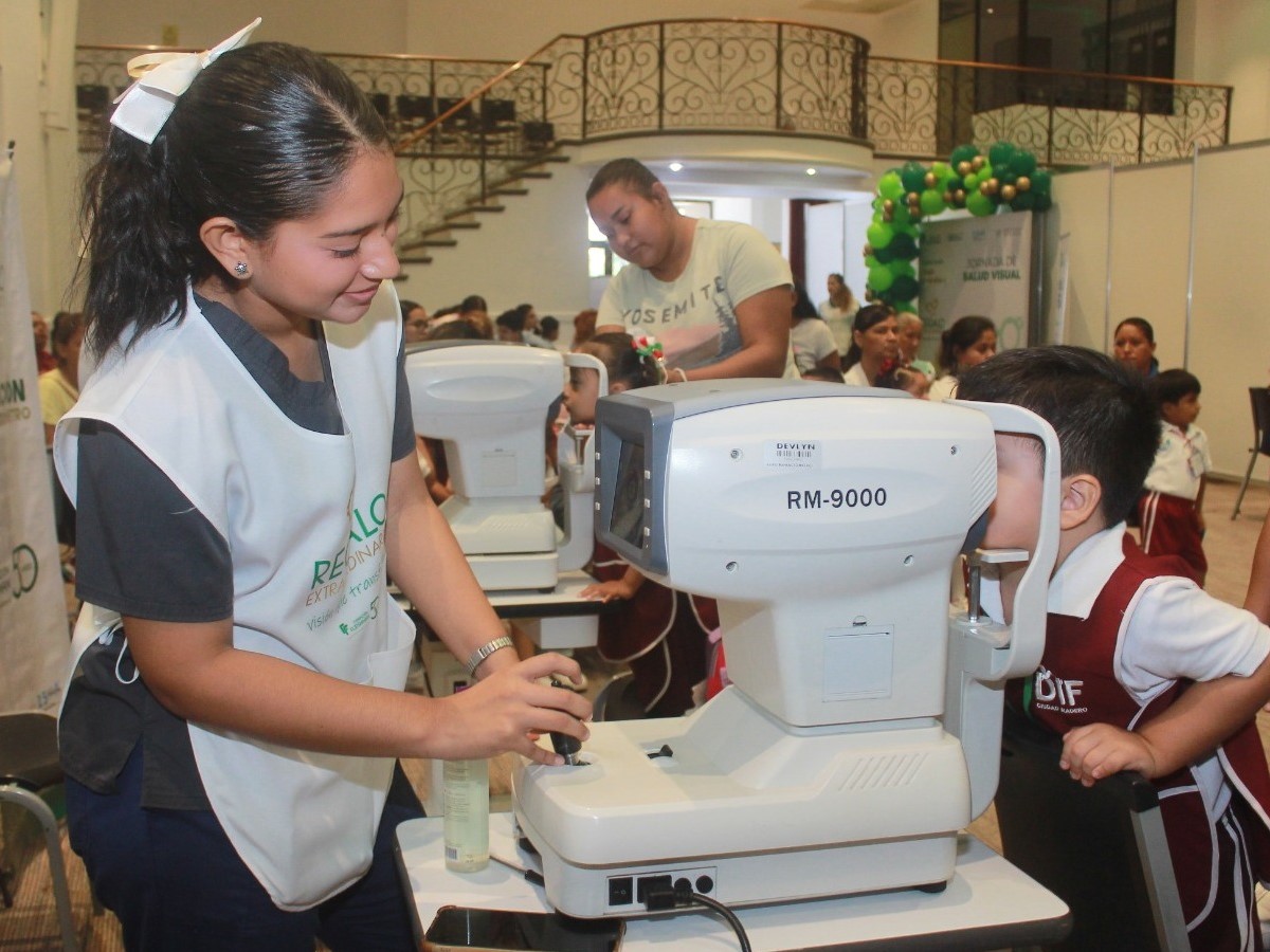 Asisten CAIC´S DIF Madero a jornada de lentes gratuitos